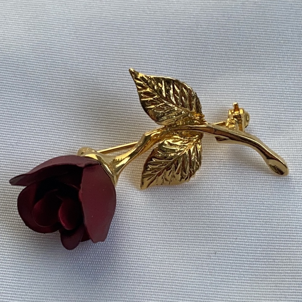 Red rose brooch/pin